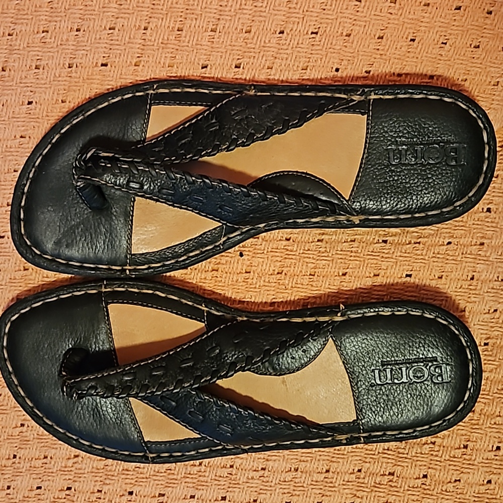 Born leather thong sandals size 7